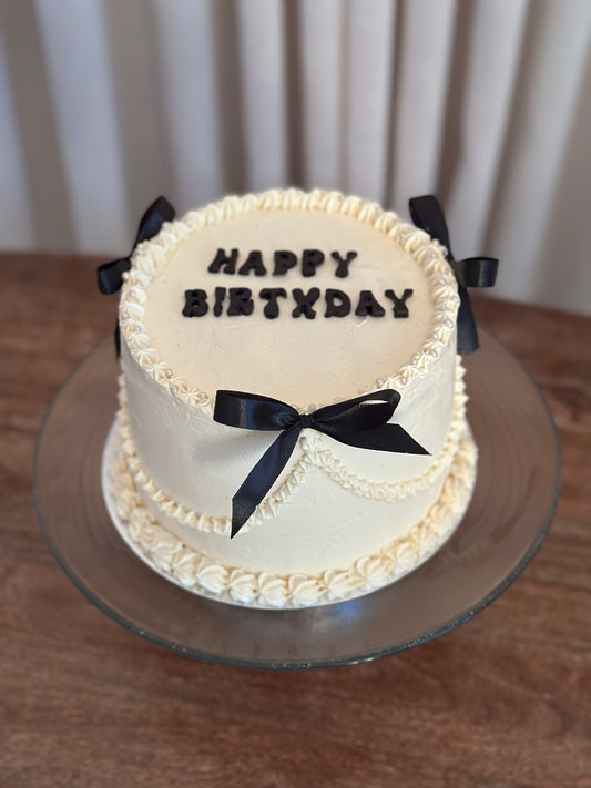 Ribbon birthday cake black&white