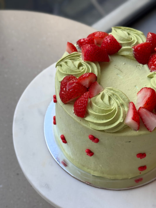 Matcha strawberry cake